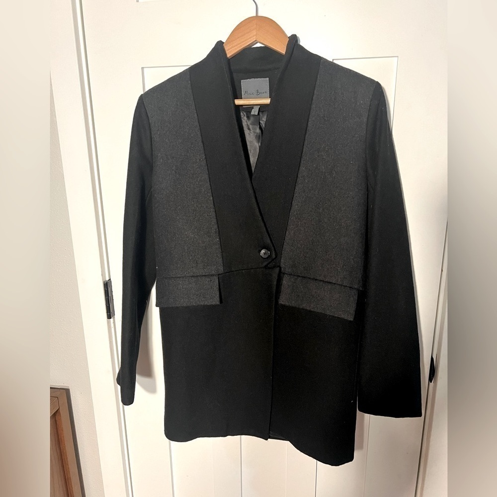Micc Bievn
Wool Blend Coat Gray & Black One button Size M